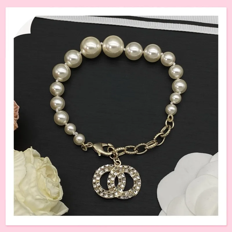 

Винтажный браслет с жемчугом и буквами, женский, в стиле интернет-селебрити, легкий люкс, универсальный, с бриллиантами, во французском стиле