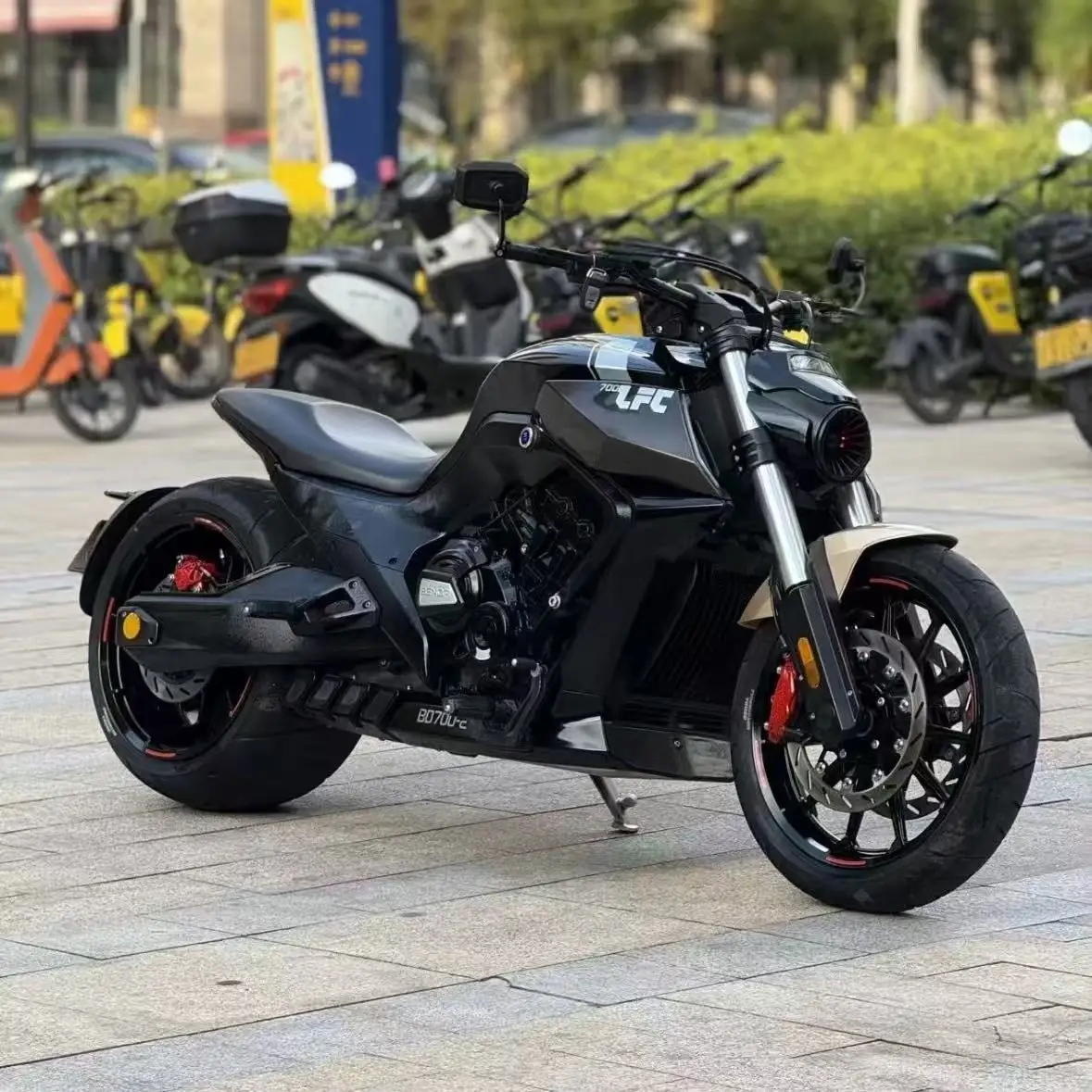 Rs 500 700 Series V4 Four-Cylinder Brushed Motor 600-1000CC Liquid Cooled Retro Prince Cruise Wide Tire Heavy Duty Motorcycle