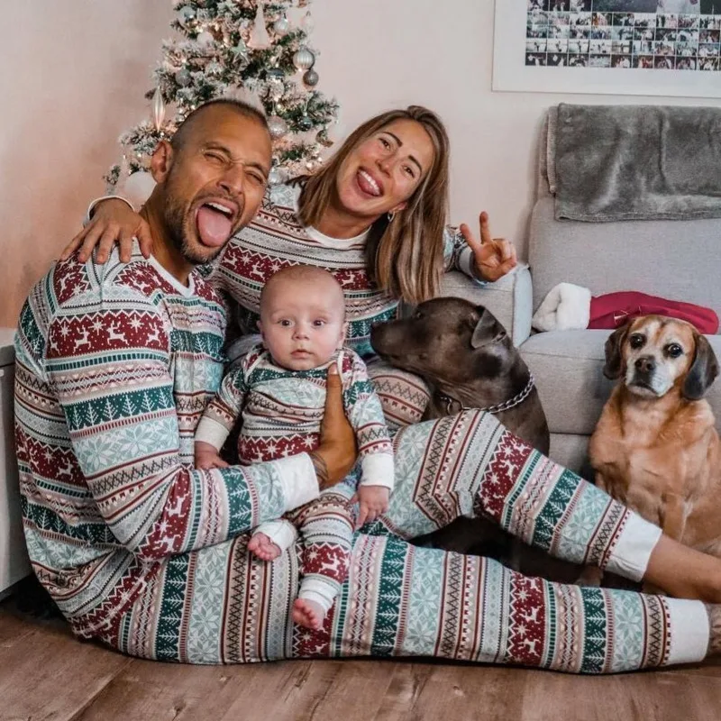 2026 New Family Christmas Pajamas Mom Dad Kids Matching Clothing Set Baby Romper Pjs Soft Loose 2 Pieces Suit Homewear Xmas Look