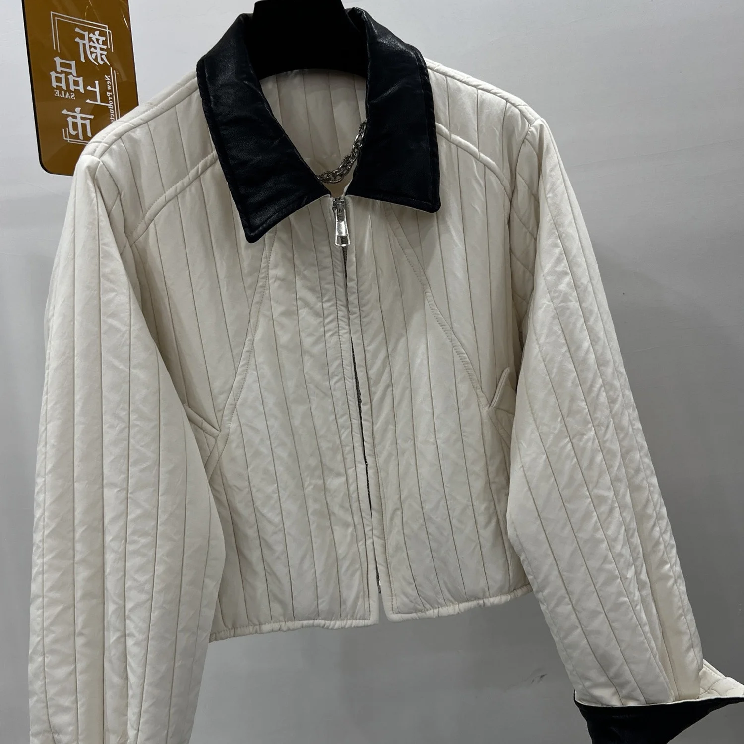 Cienka bawełniana kurtka damska z skórzanym kołnierzem, krótki płaszczyk, europejska moda jesień-zima, nowa, modna, uniwersalna odzież, trendy.