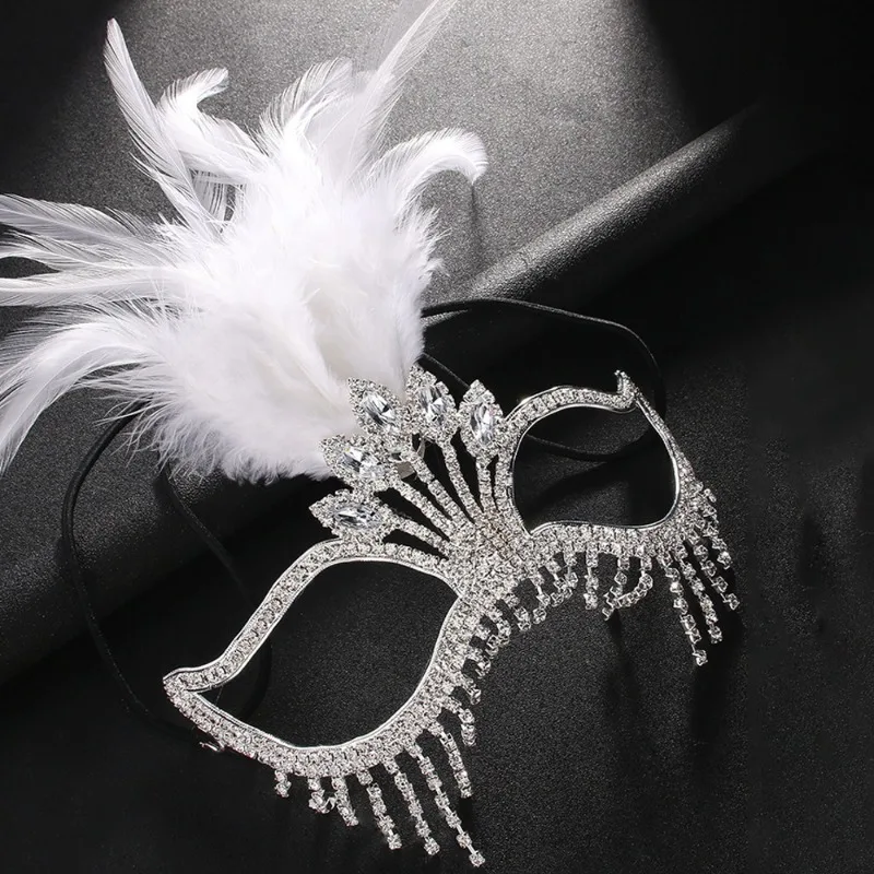 Máscara de mascarada de plumas para mujer, máscara de Mardi Gras, máscaras de diamantes de imitación plateadas brillantes, accesorios para fiesta de disfraces, noche y graduación