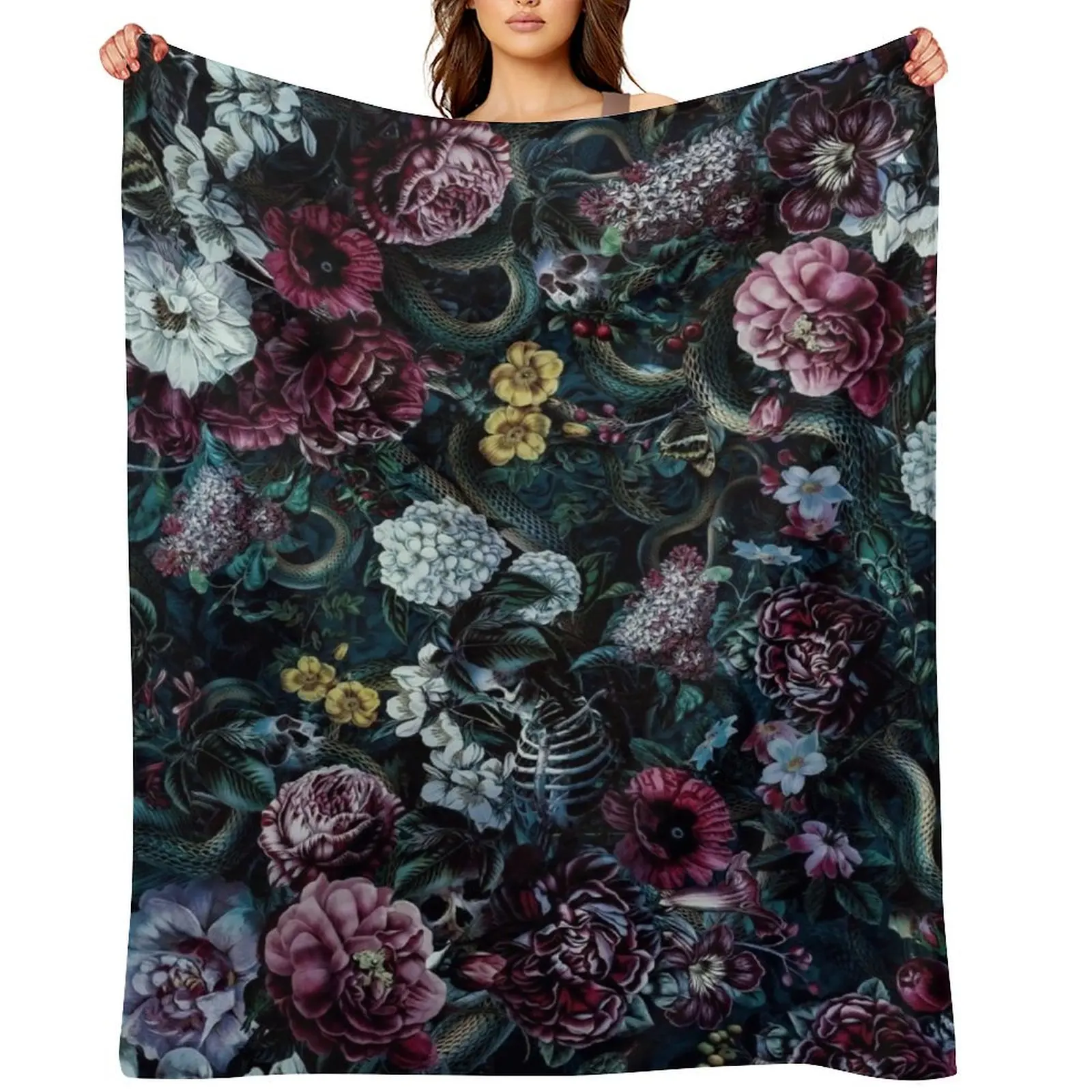 

Skulls and Snake II Throw Blanket Sofas warm for winter Furrys Soft Beds Blankets