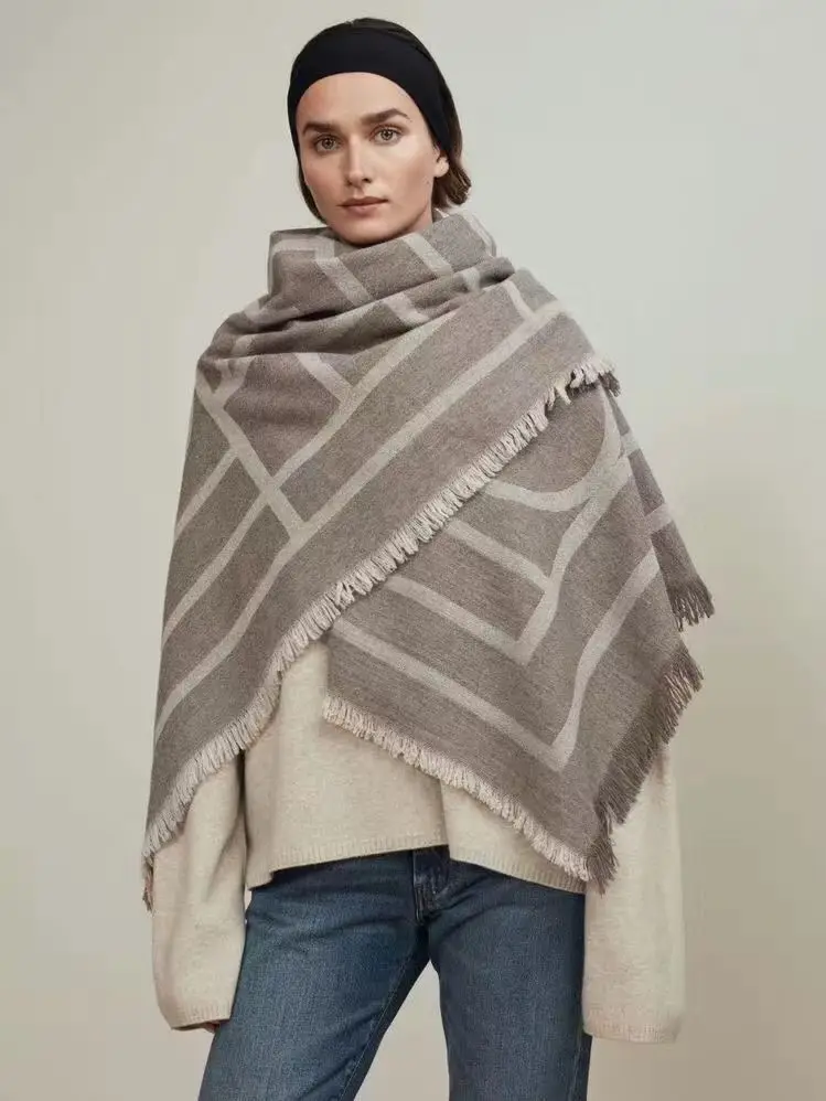 Unique temperament wool scarf for women in autumn and winter classic geometric fringe square scarf cashmere double-sided shawl