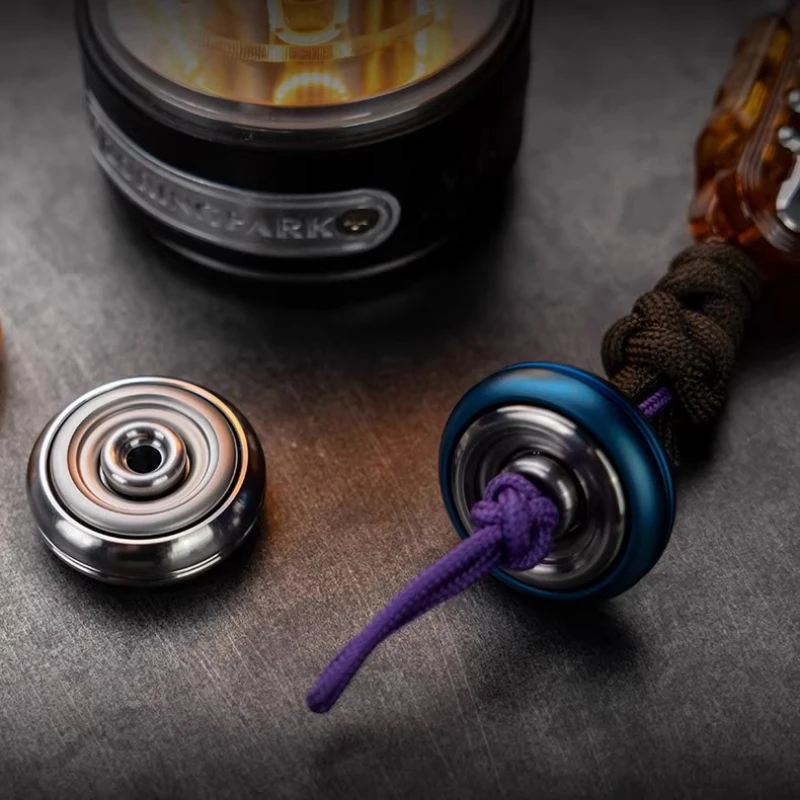 LZEDC ドーナツ型ペンダント付きスピニングフィジェットスピナー - ストレス解消デスクトップトイ