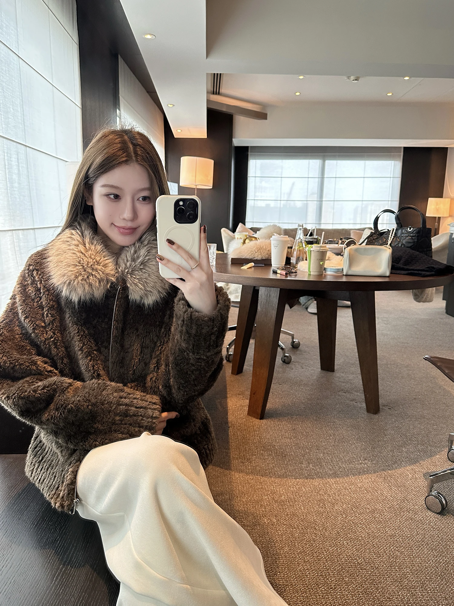 大宝西高密度粒子グラデーションフェイクファー襟エコフレンドリーラムファー ジャケット レディース 冬用アウター カジュアルスタイル ジッパー開閉