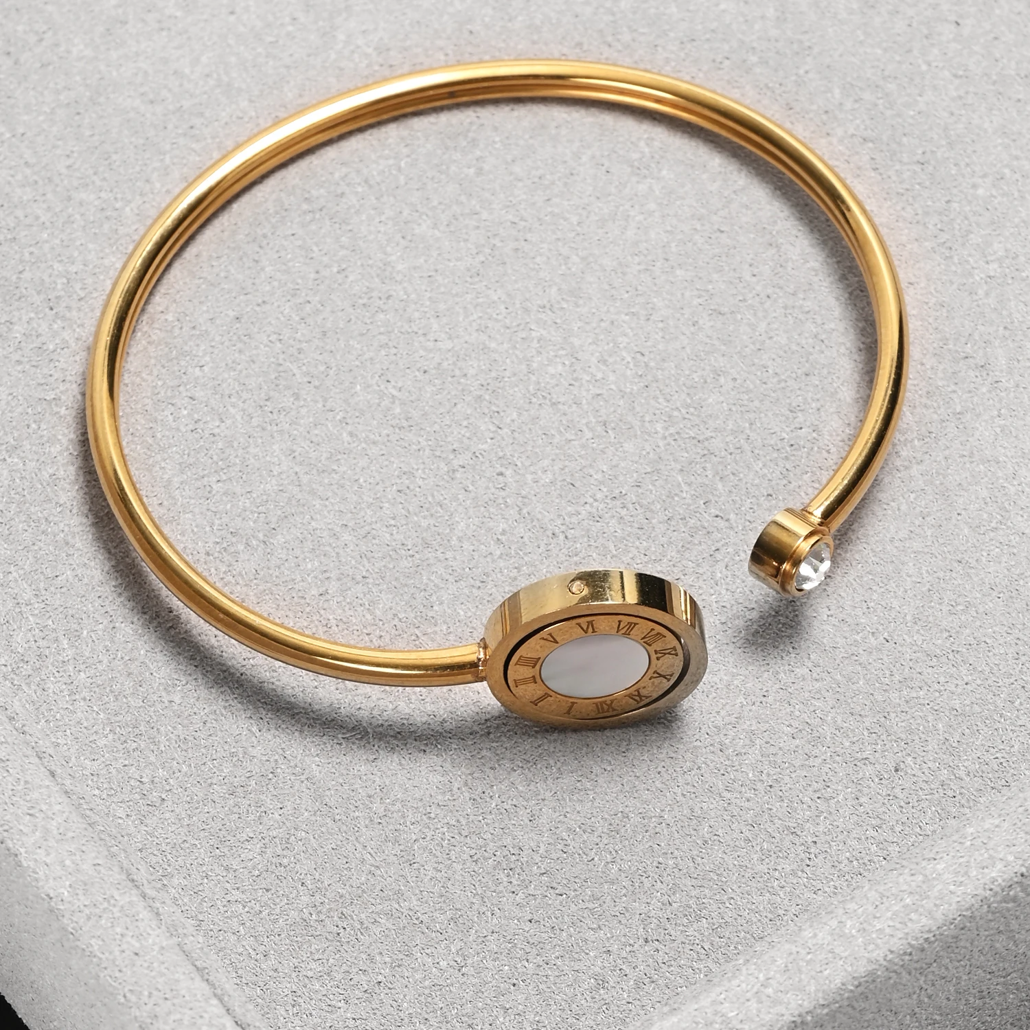 Oirlv Luxurious Jewelry Display Tray: Perfect for Showcasing Necklaces, Bracelets, Earrings, Rings, and Other Jeweler Organizer