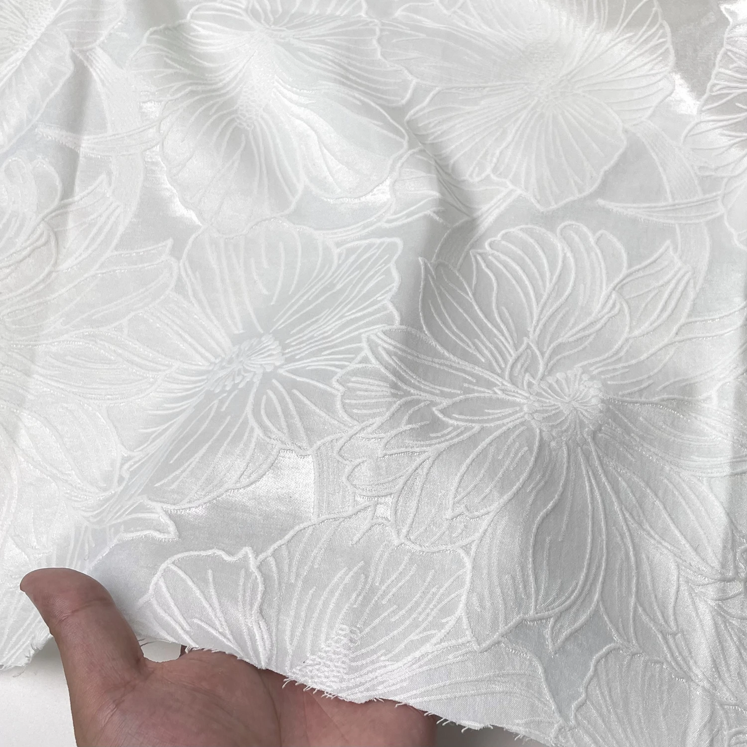 Tessuto Jacquard goffrato a flusso bianco sporco di cotone per materiale da cucito di Design tessuto per abiti da sposa 155cm venduto al metro