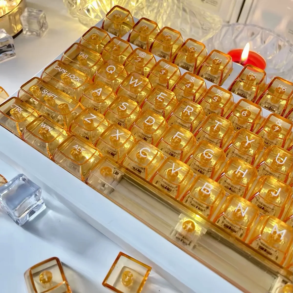 

Amber transparent keycaps, transparent 132-key mechanical keycaps, 75/82/84/87/98/104 key universal keycaps