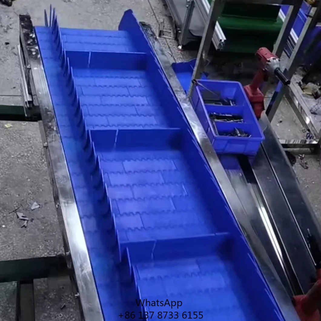 

Custom-made Blue Polyurethane Conveyor Belt With Side Wall Is Used To Convey Food Obliquely.
