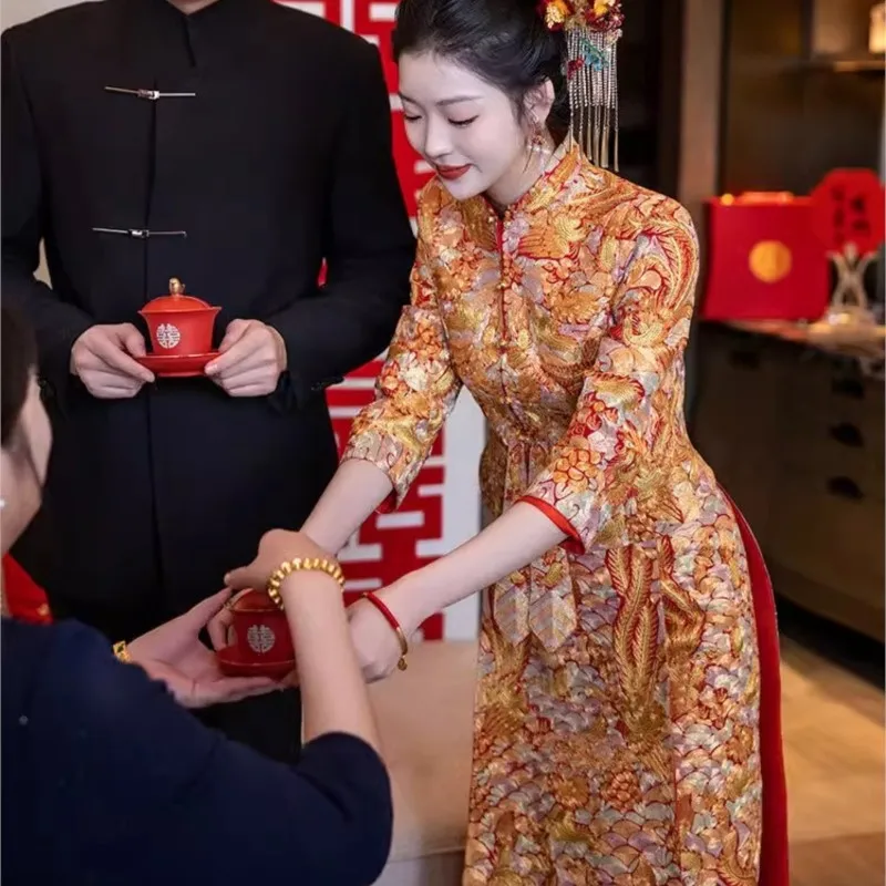 

The new style of dragon and phoenix wedding dress a fitted cheongsam is royal