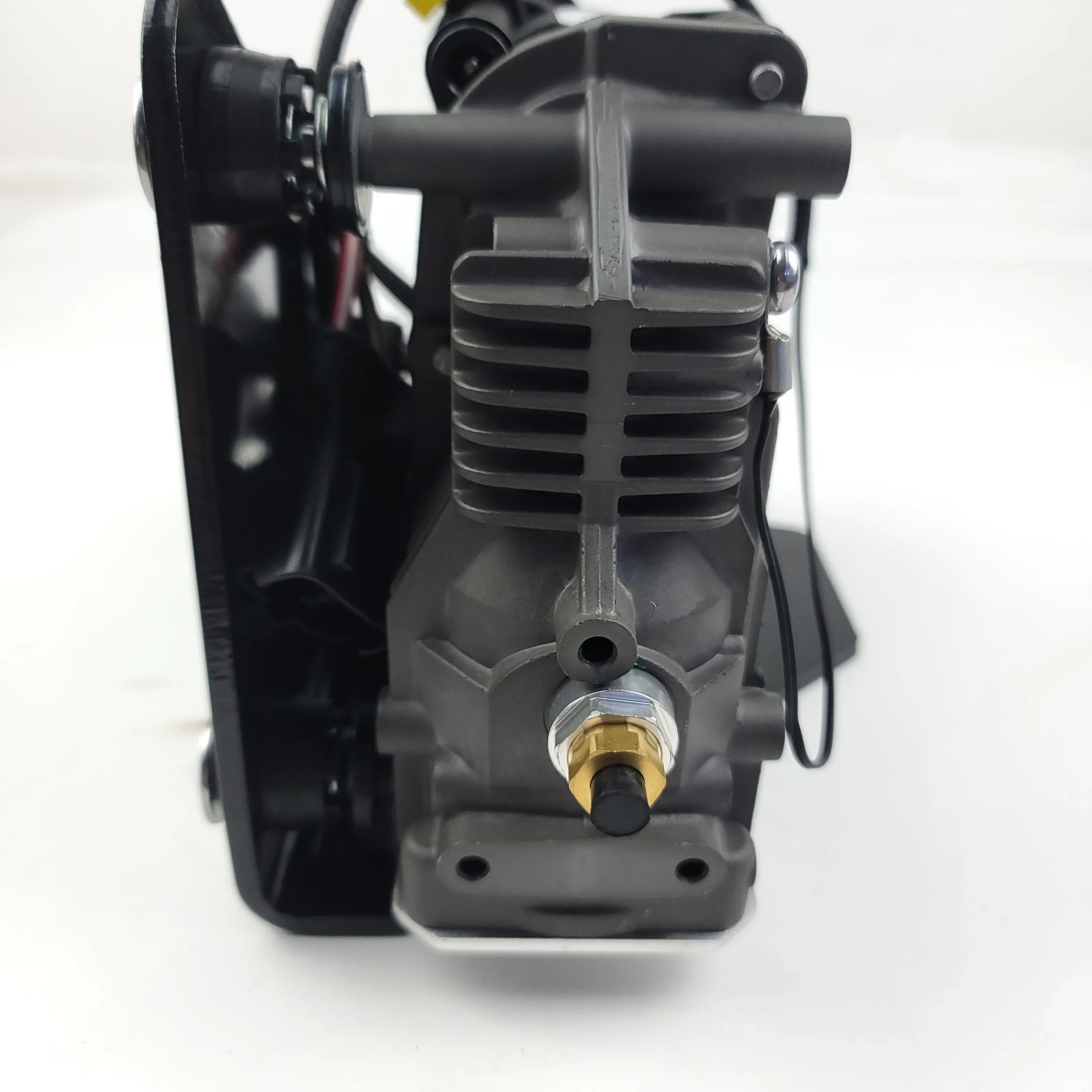 Air Suspension PUMP Compressor Air Compressor for Land Rover Discovery LR3 LR4 AMK  LR061663  LR105303  LR012800