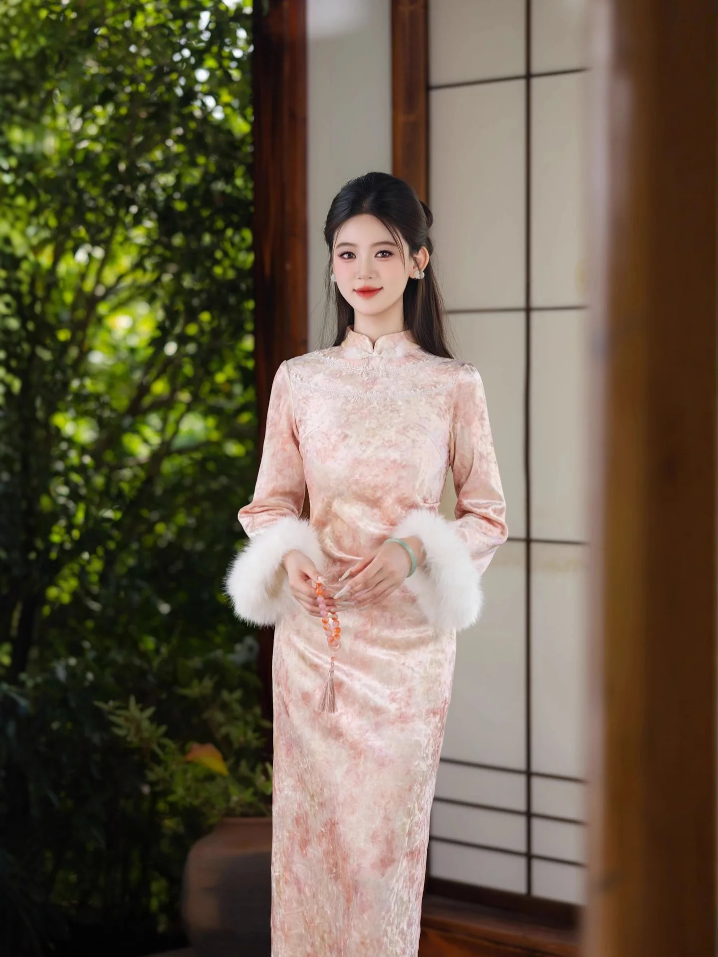 

2025 Новое зимнее бархатное веерное платье цвета шампанского, новое улучшенное платье Cheongsam в китайском стиле, элегантное молодежное платье Cheongsam