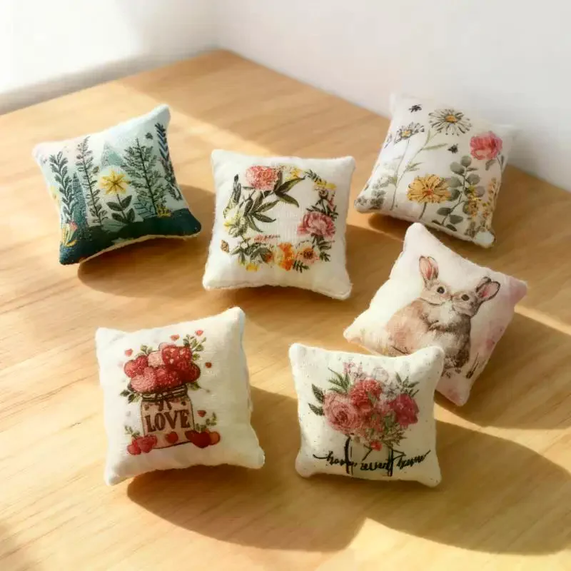 Maison de poupée, chambre à coucher, canapé, scène BJD, Micro modèle artisanal décoratif, oreiller de pâques Miniature, cadeau de Festival à domicile, 2 pièces