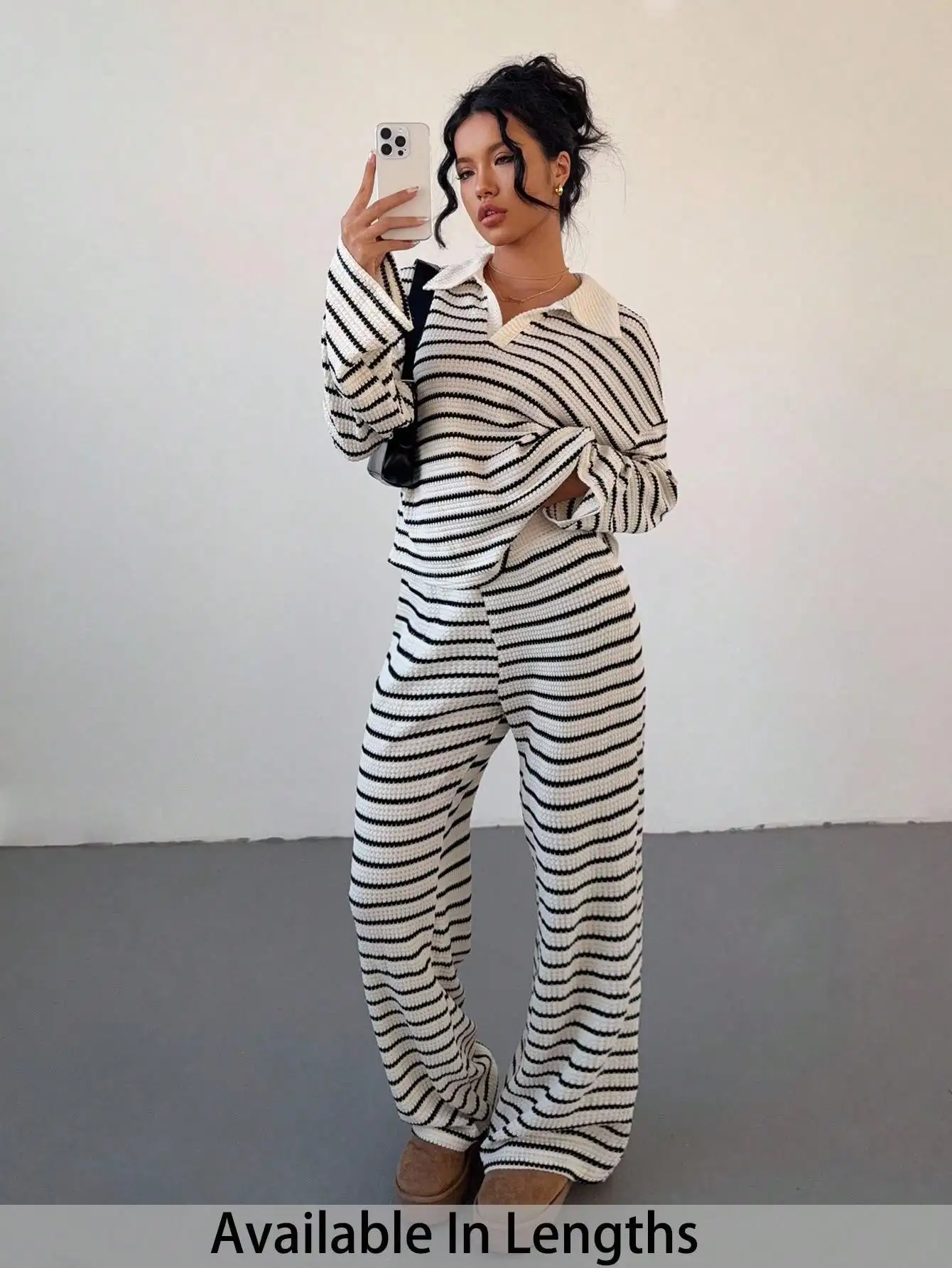 

Комплект из двух предметов в полоску для полных: топ с V-образным вырезом и спущенными плечами и брюки с широкими штанинами на резинке