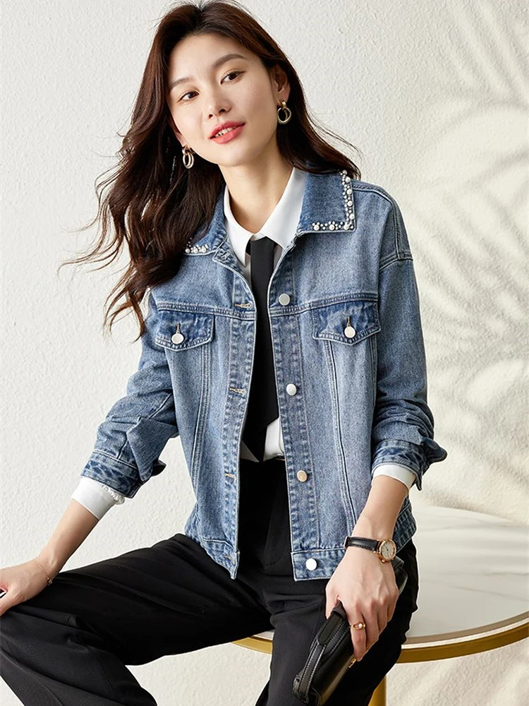 Jaket Denim bermanik untuk wanita, jaket mantel pendek gaya Korea longgar, pakaian luar kasual jins biru musim semi musim gugur 2024