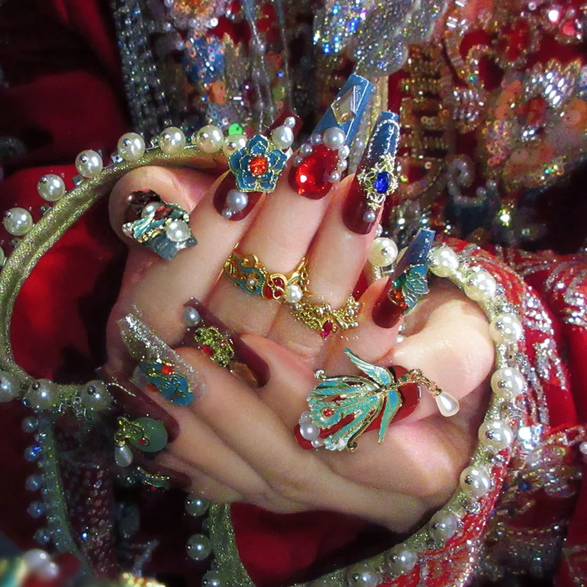 

24pcs Heavy Metal Wedding Press on Nails Shiny Crystal Pearl Metal Butterfly Design False Nail Tips Wearable Fake Nail Patches