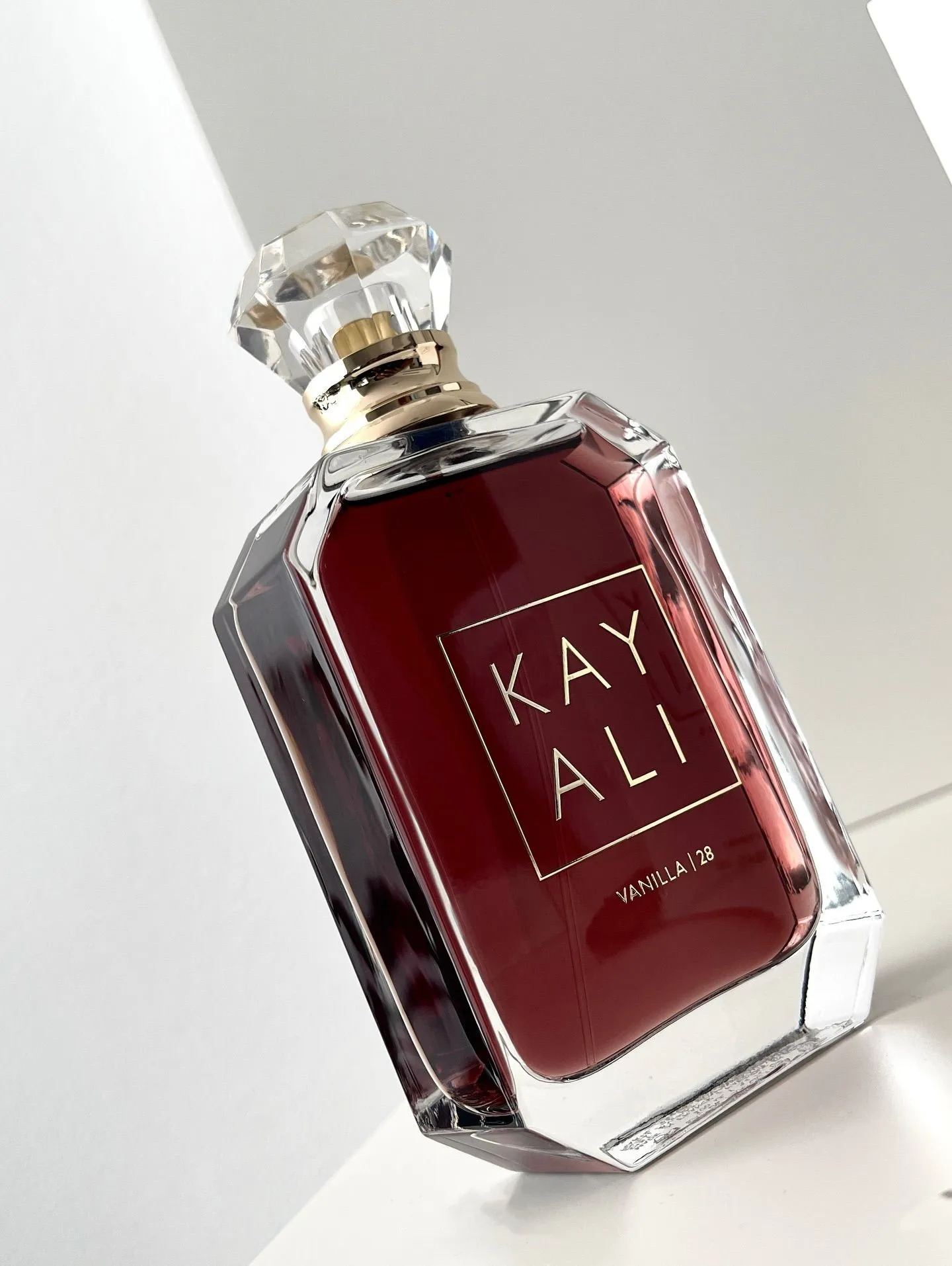 

VANILLA | 28 Eau de Parfum Perfume, Long-Lasting Warm Vanilla, Sweet Brown Sugar Amber, Unisex All Day Scent, Value Set Perfect for Gifting