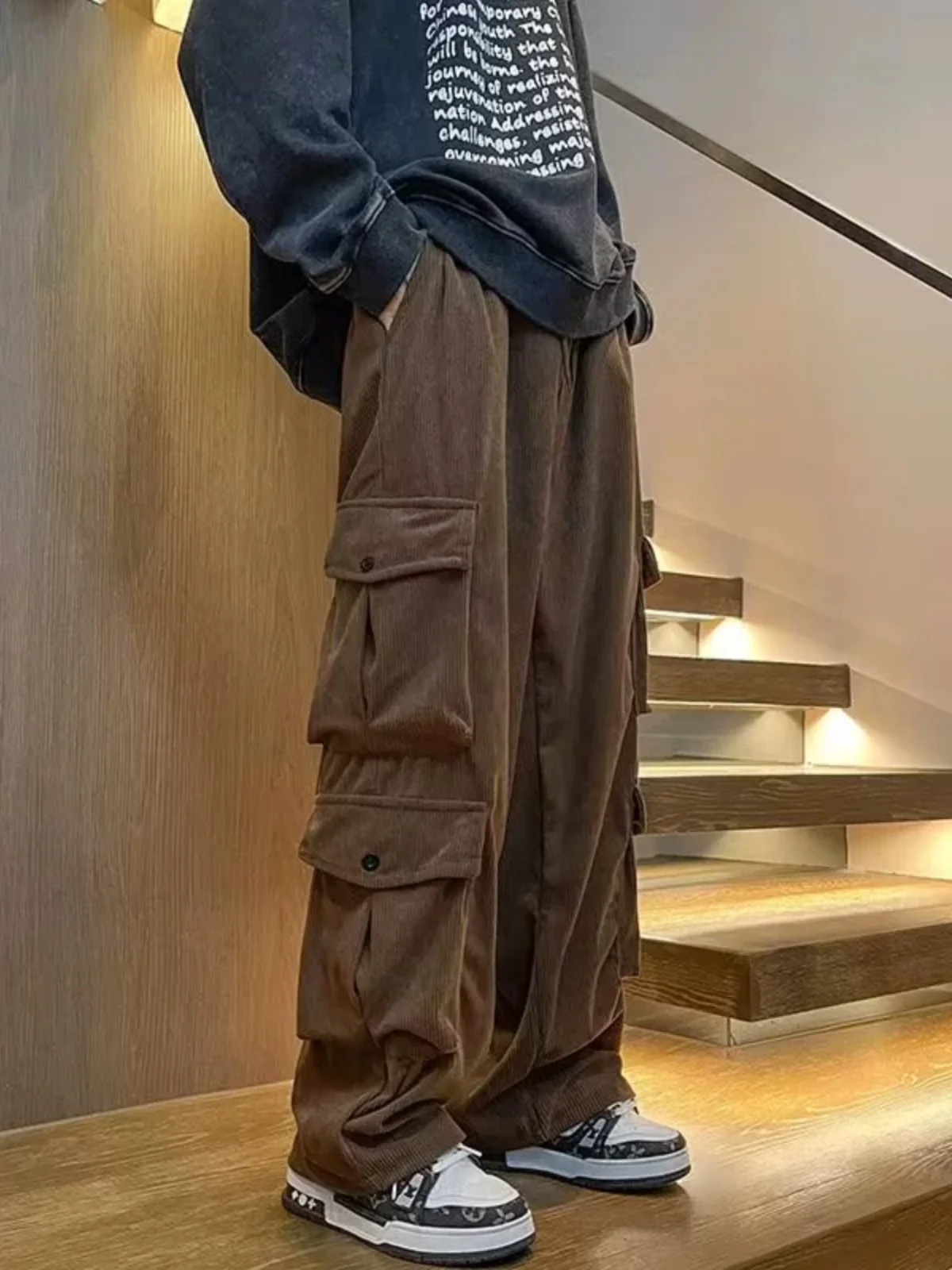 

Американские винтажные вельветовые рабочие брюки для мужчин, весенне-осенние, в стиле High Street, свободного прямого кроя, с множеством карманов, повседневные, длинные.