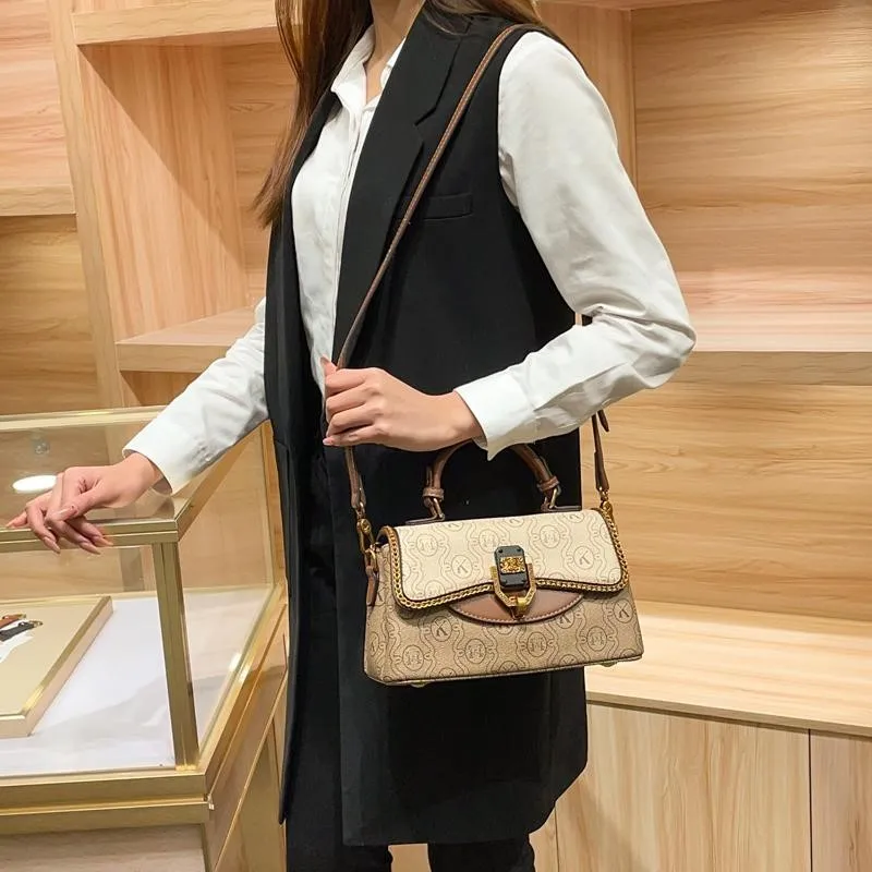 

Brand Women's Handbag 2025 Autumn/Winter New Fashionable Multi functional Premium Color blocked Handbag Single Shoulder Square B
