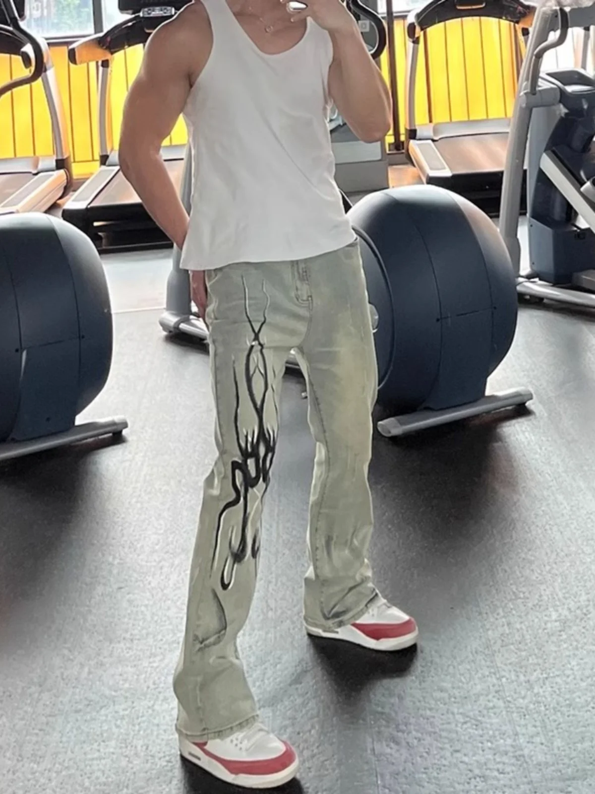 

Мужские джинсы American High Street, повседневные, с эффектом окрашивания желтой глиной, принтом Fire Shadow, оригинальным дизайном, прямые, слегка расклешенные, длинные.