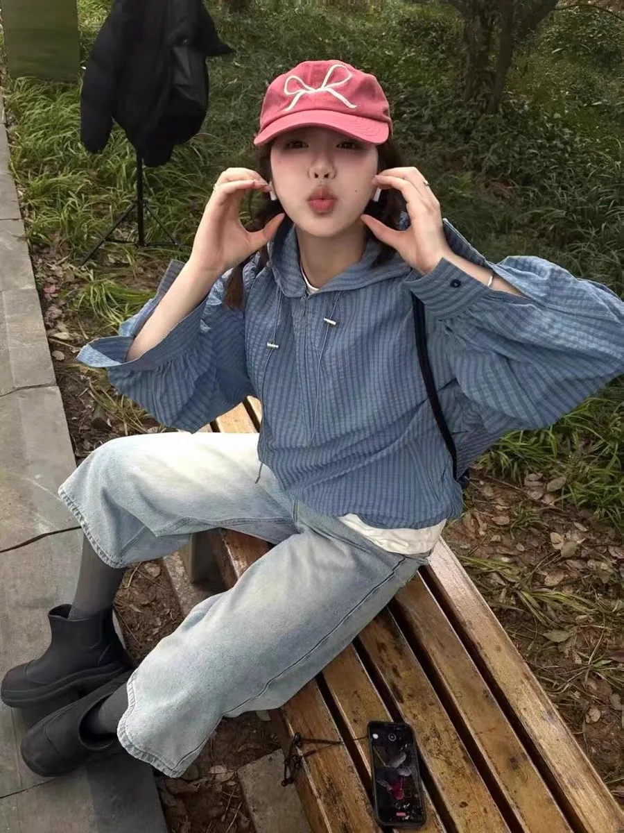 

Женская верхняя одежда 2026: Новая корейская повседневная рубашка-куртка в клетку с капюшоном для стильного и универсального образа на каждый день