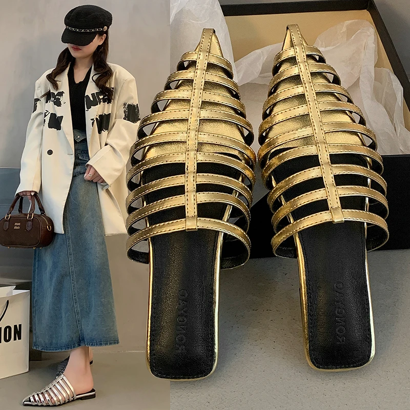 2025 nuevas zapatillas de verano para mujer, zapatos informales, sandalias tejidas con punta puntiaguda y tacón bajo, zapatos de mula brillantes dorados y plateados