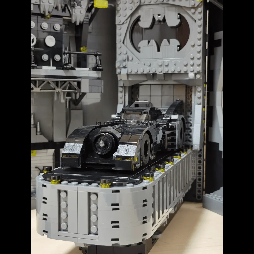 

Hide popular discounts Hero Series Batcave 1989 Building Block Assembly Model 3981PCS Toy Children's Christmas Gift