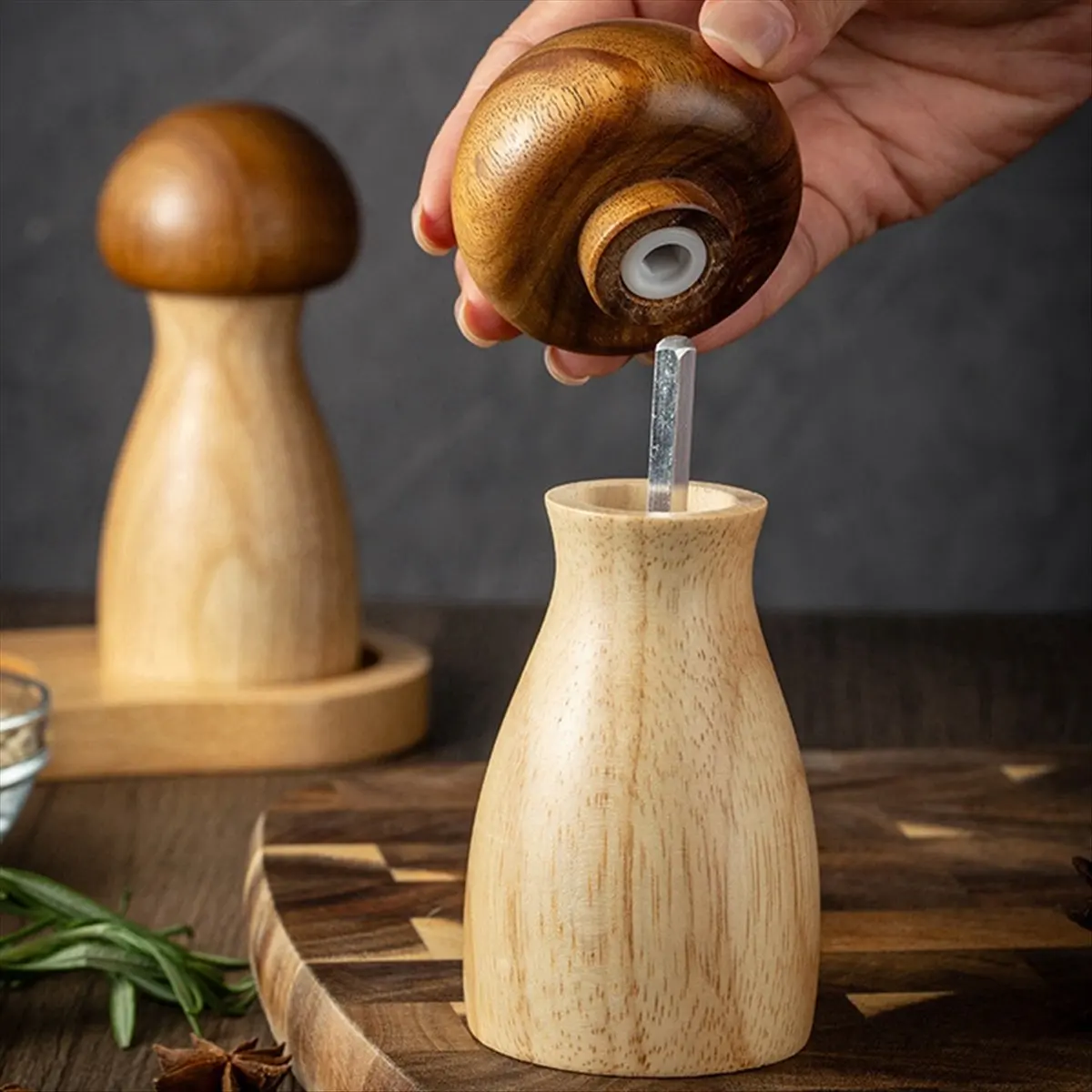 【Abrasives】 Multifunctional Grinder Mushroom Pepper Grinder Solid Wood Pepper Mill Sea Salt & Black Pepper Grinding Bottle Set
