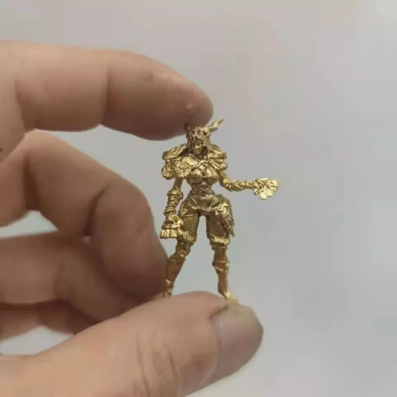 Figuras de acción de belleza de cobre fino, accesorio de adorno en miniatura, soldado de Metal, Interior de coche de escritorio, estatuilla creativa, modelo de juguete