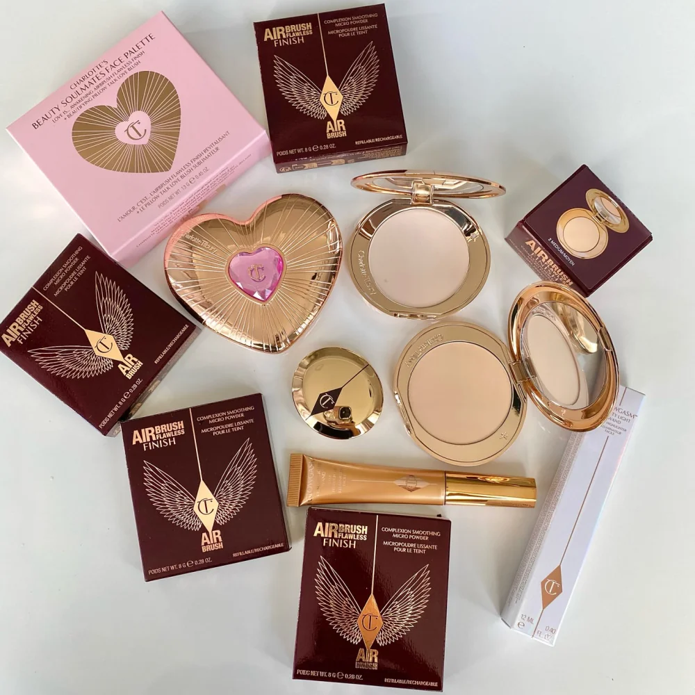 Cosmétiques Charlotte Tilbury, illuminateur liquide impeccable, hydrate la peau, palette de luxe, finitions satinées mates, brillantes et métalliques