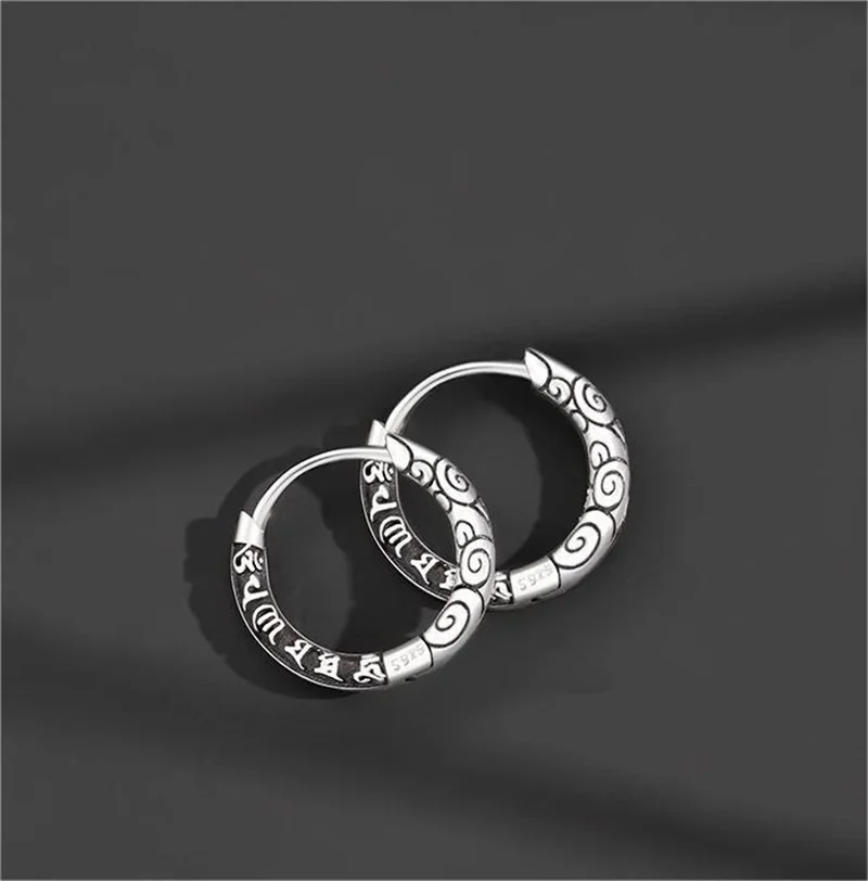 Retro Auspicious Wolken Ohr Schnalle Männer Schmuck Segen Sechs Charakter Große Helle Mantra Ohrringe Männliche Hoops Zubehör