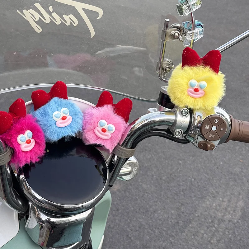 

Декоративная кукла с аксессуарами в виде банта, быстросъемная, с клейкой лентой, украшение для центральной консоли автомобиля, милая и стильная.