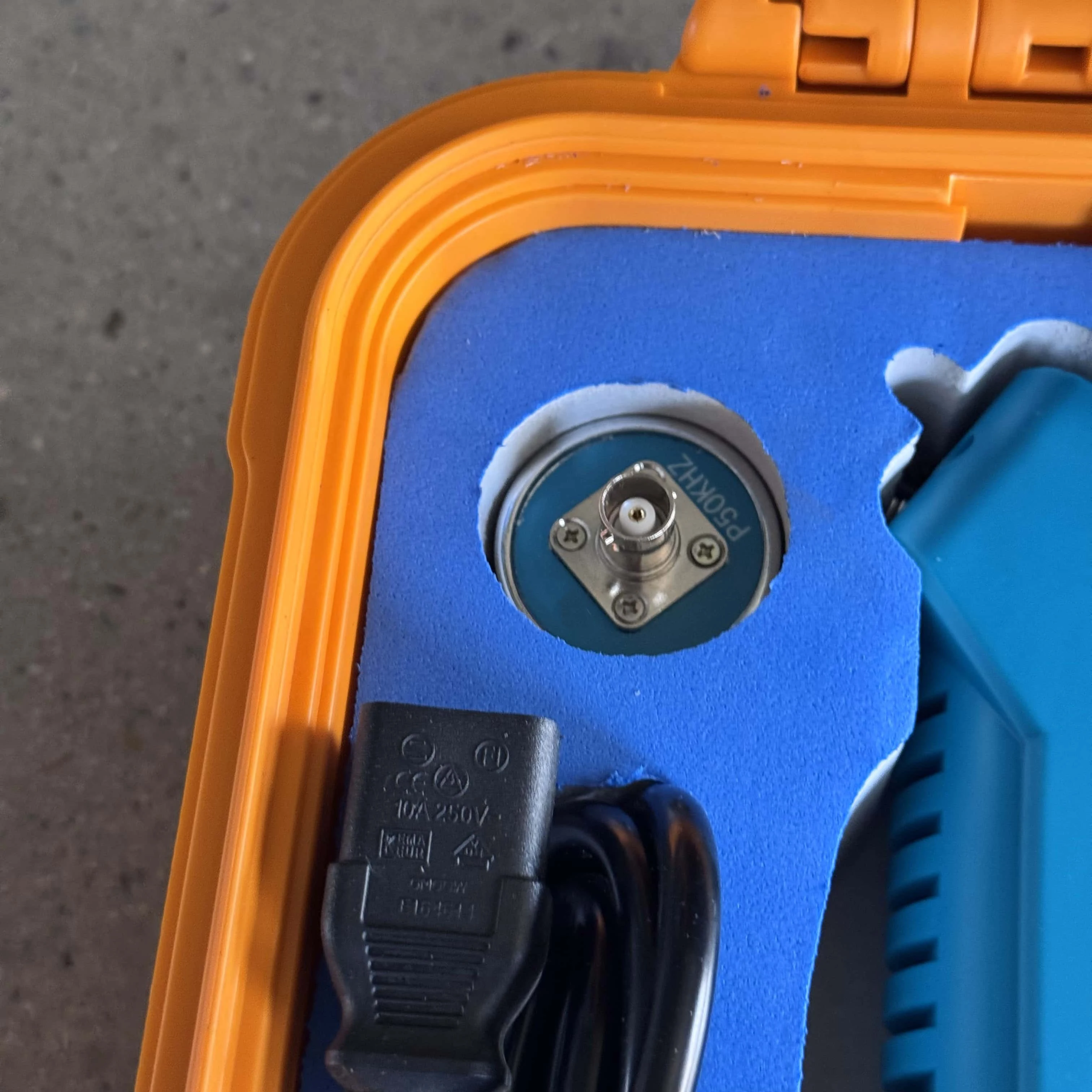 Peralatan Ndt Penguji Kecepatan Pulsa Ultrasonik Detektor Non-Logam dengan Garansi 1 Tahun Tenaga Elektronik