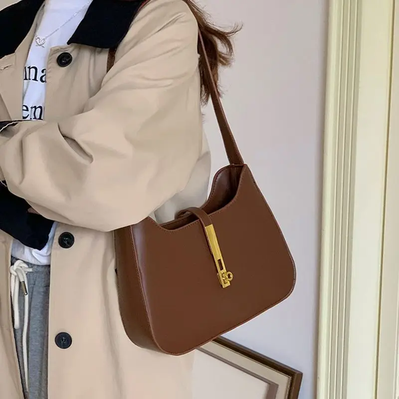 

PU leather hand-held underarm dumpling bag, lightweight commuter lockable single-shoulder bag