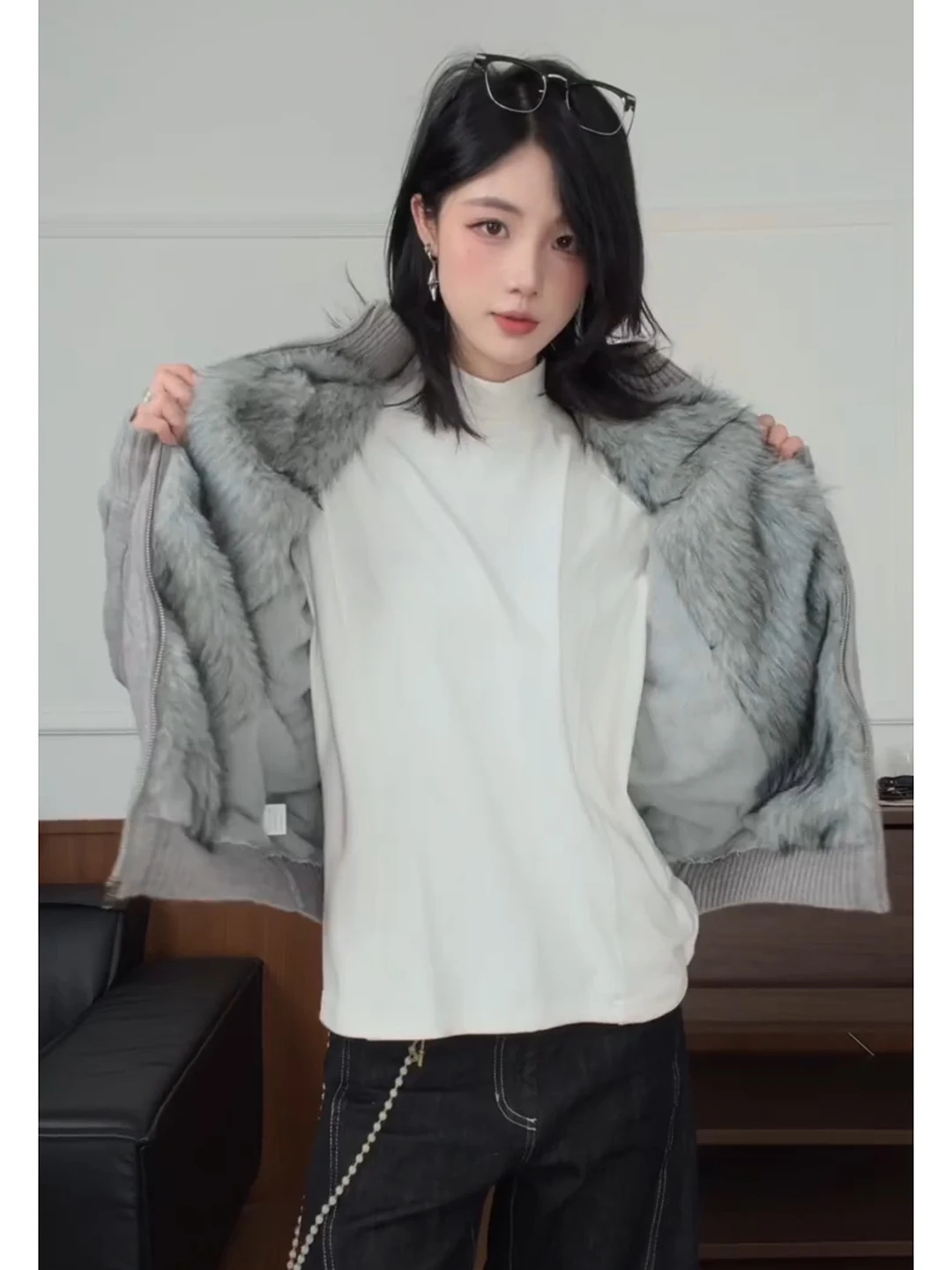 

Men's Winter Thickened Fleece Lined Short Wolf Fur Knitted Sweater Cleanfit Style Waist-Cinching Open Cardigan Knitwear
