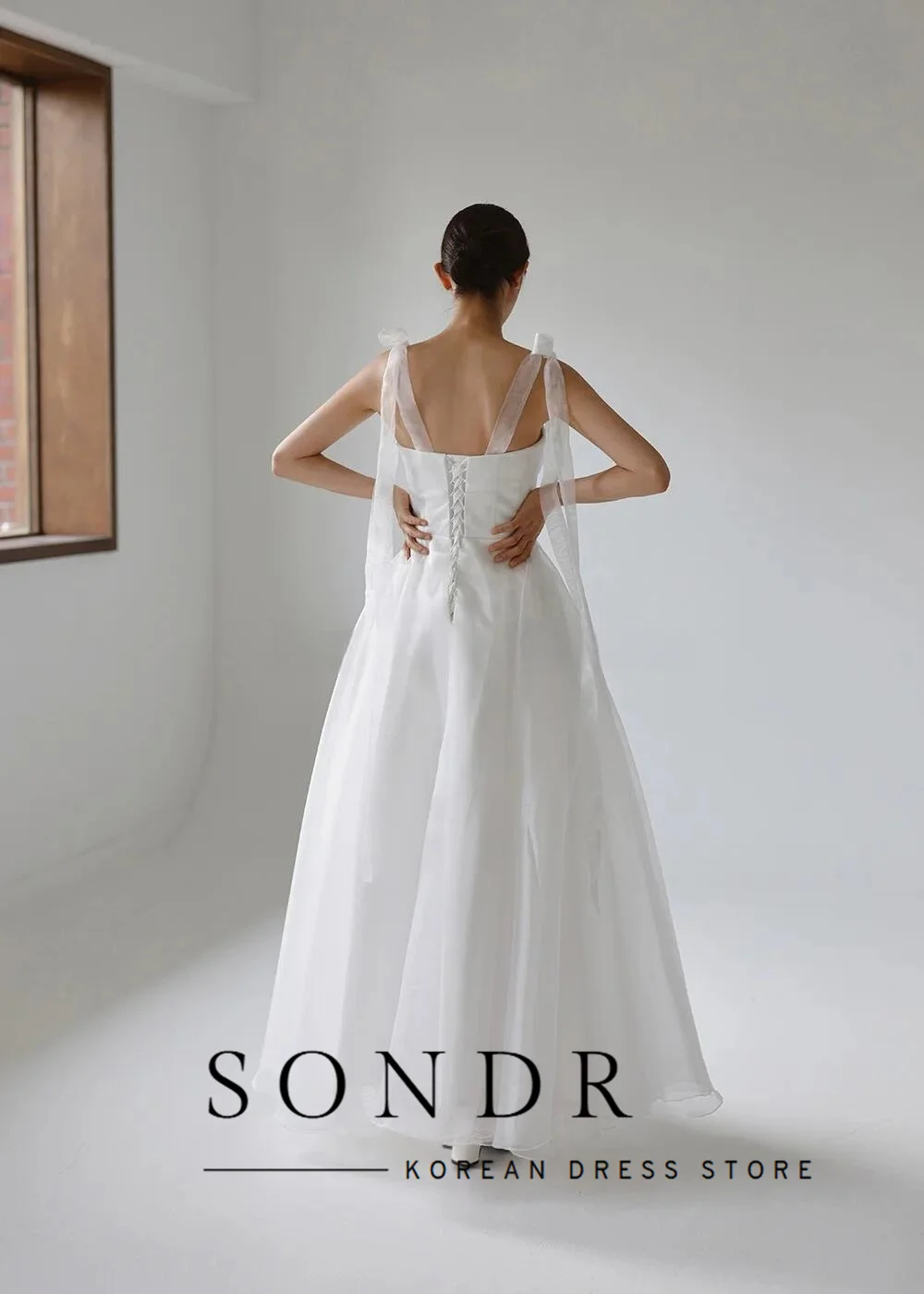 Sondr Eenvoudige Organza A-lijn Trouwjurken Koreaanse Fotoshoot Vloerlengte Bruidsjurken Spaghettibandjes Plooien Op maat