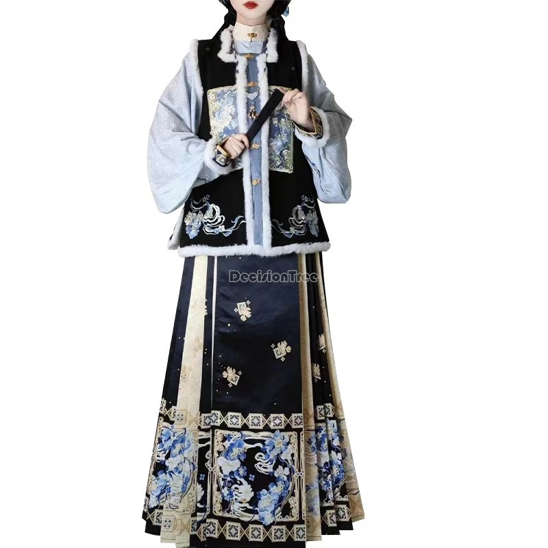 ชุดฮั่นฝูผู้หญิงสไตล์ราชวงศ์หมิง ฤดูหนาวปี 2025 คอเหลี่ยม ปักลายหน้าม้า ผ้ากำมะหยี่หนา ดีไซน์หรูหรา