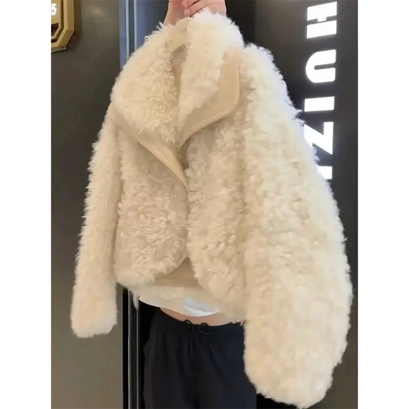 معطف فرو نسائي 2026 سترات شتوية للخريف جديد شعبي فرو متكامل قصير عطر صغير أبيض سترة فرو تقليد #3