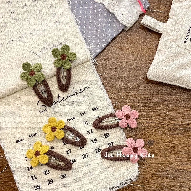 2pcs/set Hand-Knitted Triangle Hair Clips Floral Yarn BB Clips for Girls Autumn Winter Baby Hair Accessories Soft Fringe Clips