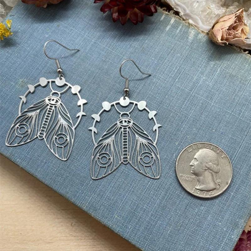 European and American Vintage Creative Moth Pendant Charm Mom Earrings Fashion Personality Ladies Ear Jewelry Wholesale