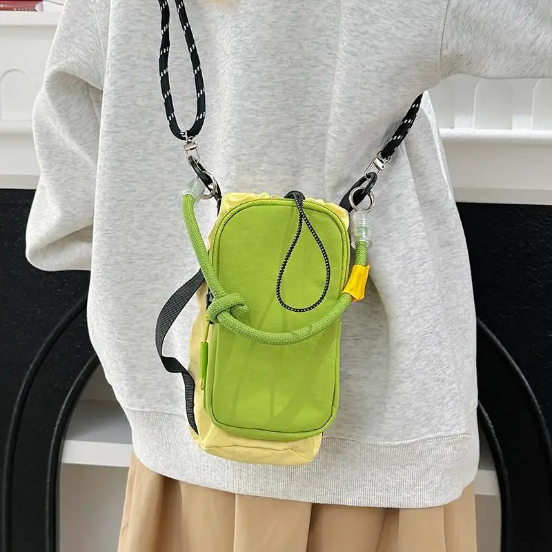Mini-Umhängetasche mit Kordelzug, Farbblock-Design, Sport-Umhängetasche aus Nylon mit Kordelzug für Sport und Reisen, kleine Handytasche für den Außenbereich – Detail 6