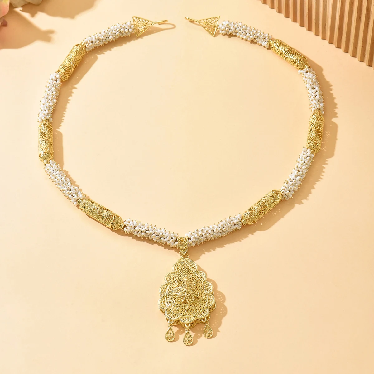 Ethnic Style Handmade Beaded Chain With Double-Layer Droplet-Shaped Pattern Edges As A Pendant For Bride, A Classic Necklace
