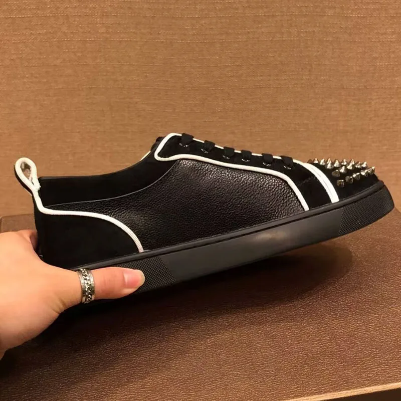 새로운 도착 남성 패션 리벳 신발 파티 나이트 클럽 드레스 블랙 세련된 정품 가죽 박힌 신발 브랜드 디자이너 신발