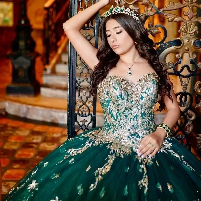 فساتين Quinceanera باللون الأخضر المكسيكي ثوب حفلة ذهبي مطرز بالدانتيل مزين بالتول الحلو 16 فستان الأميرة بأربطة فيستدو دي 15 أنيوس