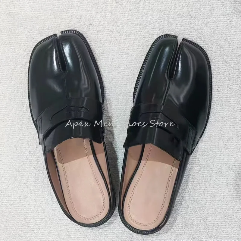 

Men's Patent Leather Split Toe Slippers Glossy Flat Soled Casual Home Fashion Slippers Formal Comfortable Footwear Summer