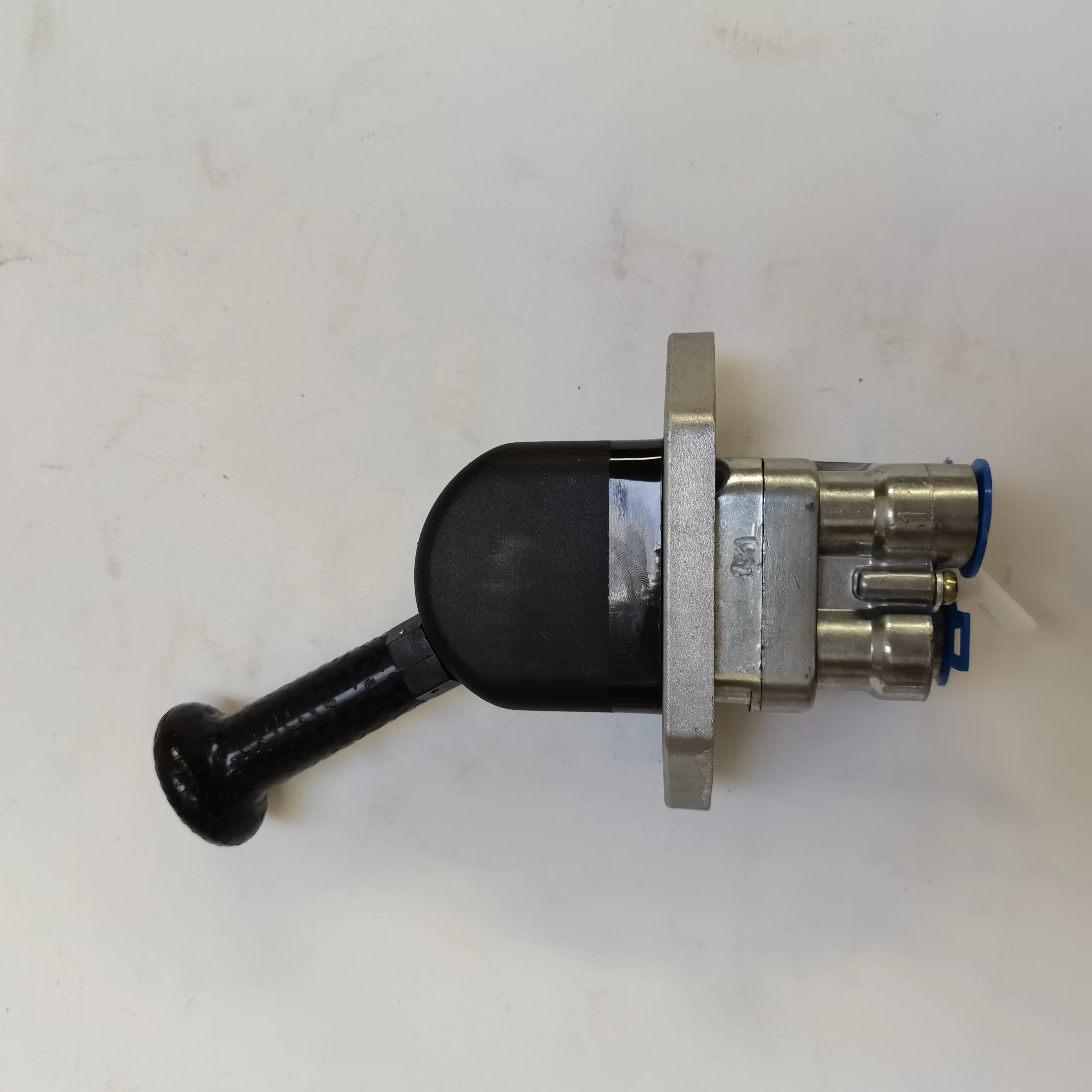 Manual Brake Valve Wholesale For HOWO Sinotruck Truck Spare Parts  Sale