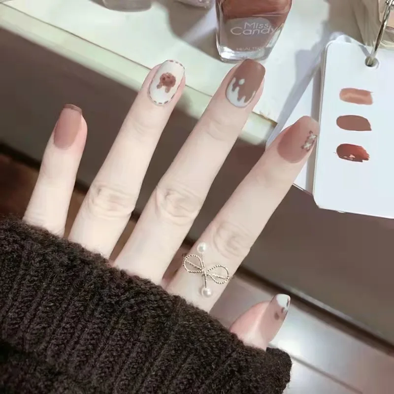 Faux ongles ours conviviale ré court pour femmes, patch de dessin animé mignon, amélioration des ongles, automne et hiver