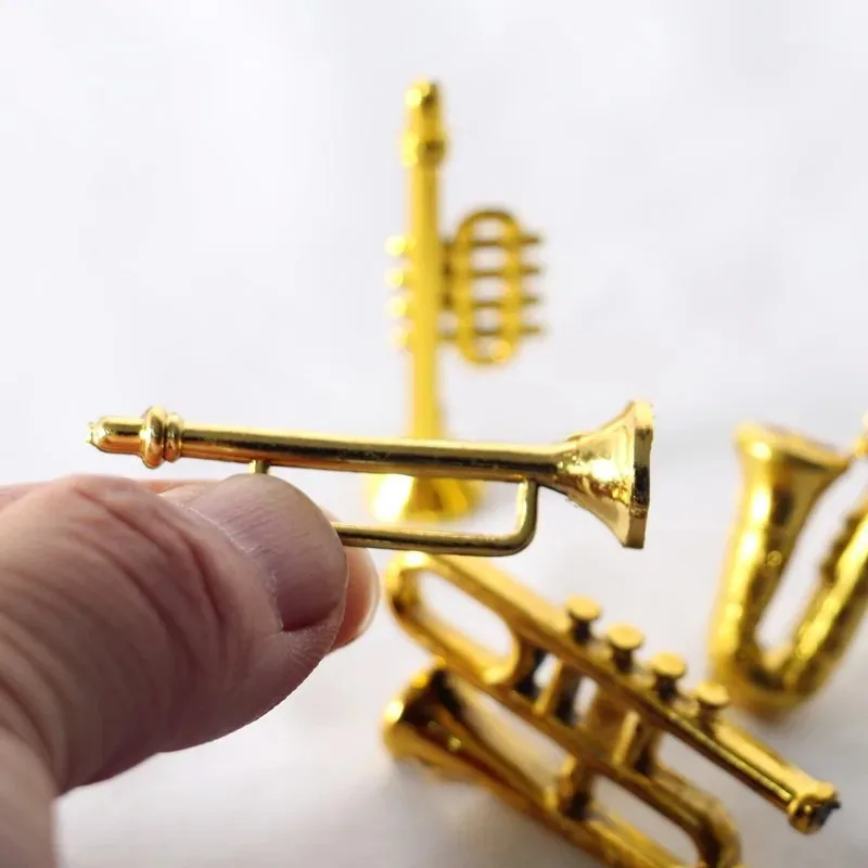 1/12 Scale Mini Saxophone Model, Classical Musical Instrument Dollhouse Miniature Scene Decor Accessory