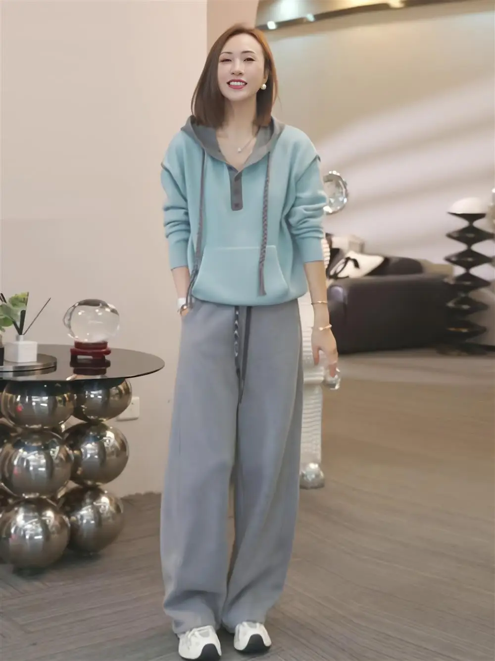 

Salt Series Winter 2026 Women's Casual Sportswear Set Blue Hoodie Wide Leg Pants Two Piece Set Fashionable Anti Aging