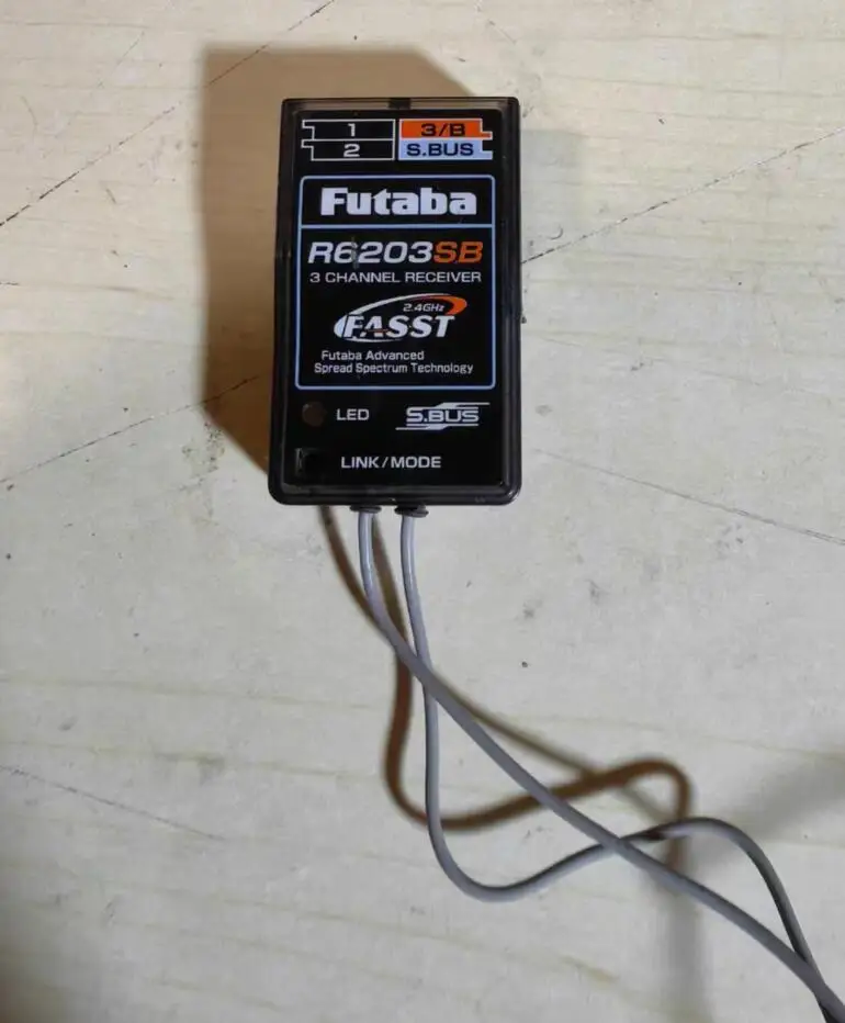90% NEW Futaba R6203SB FASST 7CH / Multi CH mode/ PWM 3CH/S.BUS 16+2CH 2.4Ghz FASST Micro S.Bus Receiver